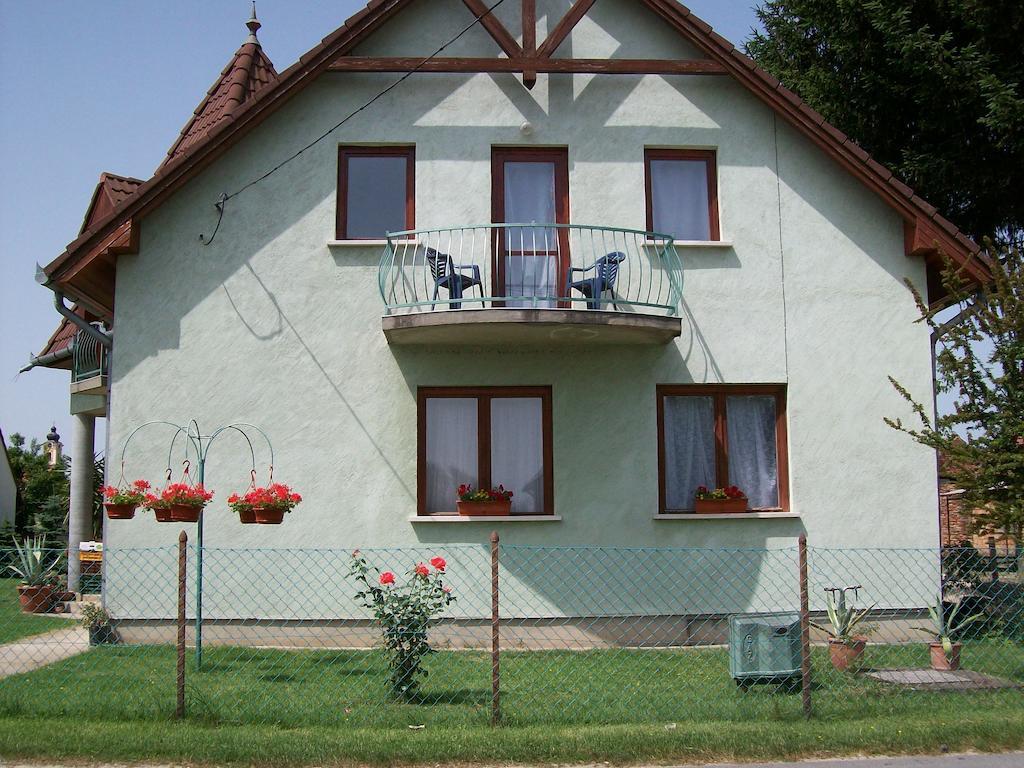 شقة Borostyan Vendeghaz Balatonkeresztúr الغرفة الصورة